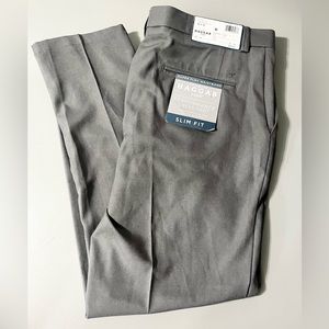 🎉3/$15 or 5/$20🎉 NWT Haggar slim fit gray dress pants